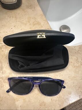 Woman’s Purple Sunglasses with Case